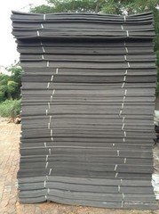 專注品質(zhì)，匠心制造——走進(jìn)邢臺(tái)山峰特種橡膠制品廠的泡沫箱生產(chǎn)線